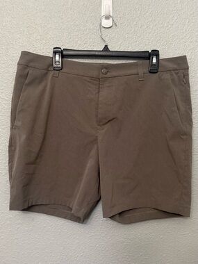 Lululemon ABC Classic-Fit Shorts “Woven Air Material “ size 36 inseam 7”